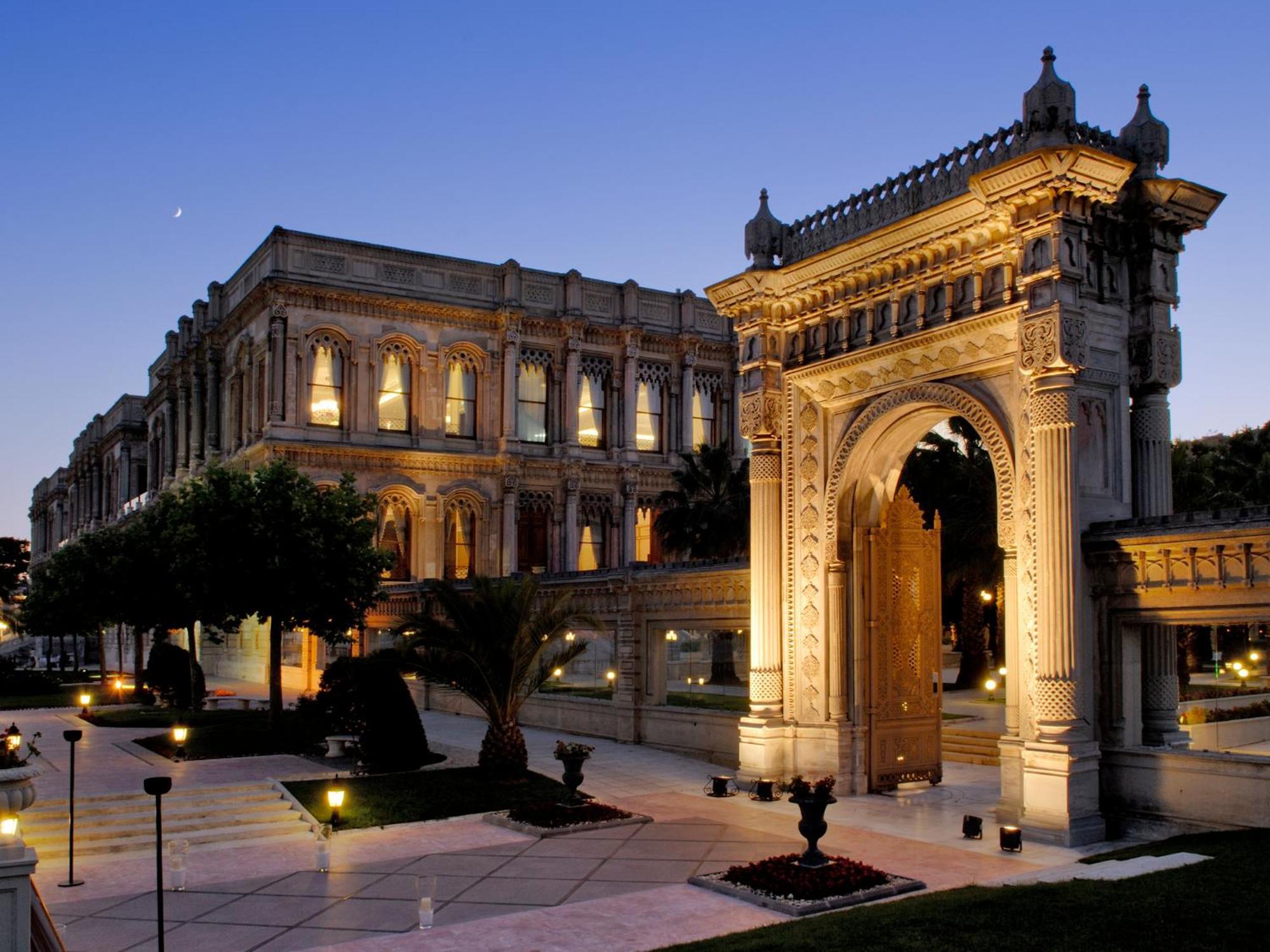 Готель Ciragan Palace Kempinski